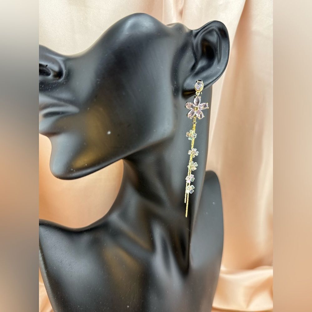 La Meno Elegant Floral Drop Earrings – Gold & Lavender Sterling Silver Post - Picture 5 of 6